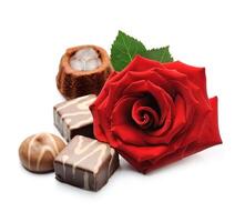 Schokolade Süßigkeiten und rot Rose Blumen . foto
