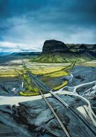 launisch vulkanisch lomagnupur Berg und Autobahn Über Gletscher Fluss im Sommer- foto