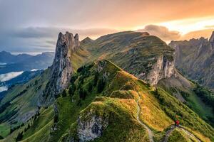 majestätisch felsig Berg Grat von Saxer Glück im Herbst beim Schweiz foto