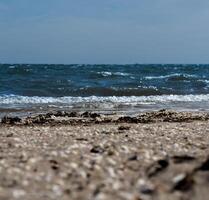 Dublin, Sandymount Strand Wellen auf sonnig Tag foto