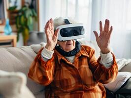 ai generiert online Bildung Senior Frau tragen vr Headset mit Leben Zimmer Hintergrund ai generativ foto