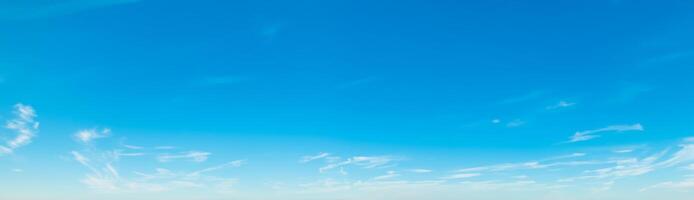 klein Wolken und Blau Himmel im Kalifornien foto