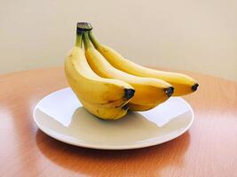 reif Bananen. exotisch tropisch Gelb Frucht. Banane Symbol von Gesundheit Pflege und Wohlbefinden. foto
