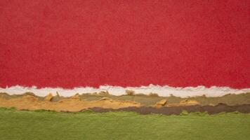 abstrakt Landschaft im rot und Grün Pastell- Töne - - ein Sammlung von handgemacht Lappen Papiere foto
