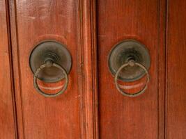 alt Tür Griffe Das wurden häufig benutzt während das königlich Epoche auf das Insel von Java foto