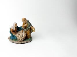 Maria, Joseph, und Baby Jesus dekorativ Innere Objekt Fotografie isoliert auf einfach Weiß horizontal Studio Hintergrund mit leeren Kopieren Raum zum Texte. foto