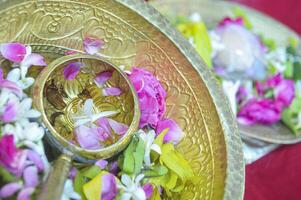 Gerät zum das traditionell javanisch Hochzeit Prozession namens ngidak Tigan oder Schritt auf Eier foto