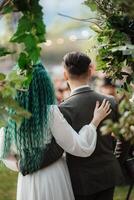 Hochzeit Zeremonie von das Jungvermählten im ein Land Hütte foto