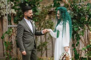 Hochzeit Zeremonie von das Jungvermählten im ein Land Hütte foto