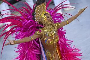 Rio, Brasilien, Februar 12, 2024. Paraden von das Samba Schulen unidos tun viradouro von das Besondere Gruppe, während das Karneval im das Stadt von Rio de Janeiro im Sapucai Straße foto