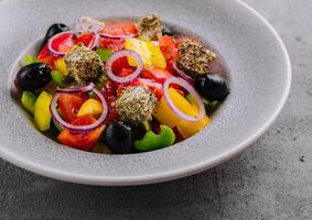frisch hausgemacht griechisch Salat schließen oben foto