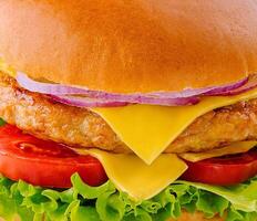 groß Hamburger mit Hähnchen Schnitzel Nahansicht foto