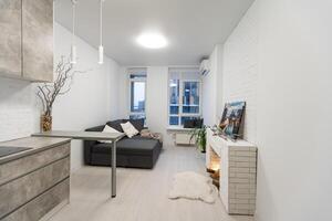 Luxus Dachgeschoss Leben Zimmer Innere, Wohnungen mit ein Kamin foto