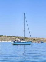 Segelboot auf dem Meer foto