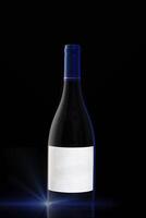 ein Flasche von Wein mit ein Etikette auf es foto