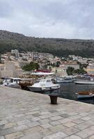 Aussicht von das Stadt, Dorf von Dubrovnik foto