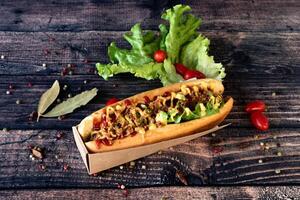 heiß Hund Essen mit lecker Soße foto