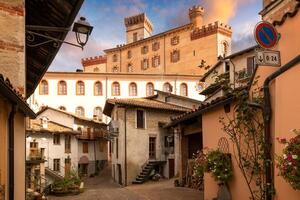 Barolo Dorf im Italien foto