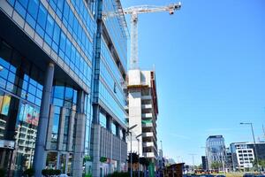 Hochhaus Gebäude unter Konstruktion. modern Büro Gebäude foto