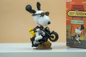 Bangkok, Thailand - - Februar 9, 2024 ein Spielzeug von Snoopy, Motorrad Energie. foto