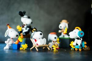 Bangkok, Thailand - - Februar 16, 2024 viele sehr süß von Pop Mart snoopy das Beste freunde Serie zahlen Spielzeug. foto