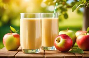 ai generiert ein Glas von Apfel Smoothie auf ein hölzern Tisch, ein sonnig Tag, ein Apfel Plantage, reif Äpfel, Geäst von ein Apfel Baum, ein Obstgarten von Äpfel auf das Hintergrund foto