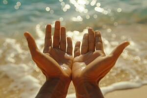 ai generiert verflochten Hände Erfassen Sonnenlicht beim Strand. Nahansicht von Hände gehaltenen zusammen gegen ein schön Sonnenuntergang Über das Ozean. Hoffnung, Meditation Sommer- draussen Aktivität Konzept. foto