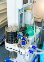 mechanisch Belüftung Ausrüstung. Lungenentzündung diagnostizieren. Belüftung von das Lunge mit Sauerstoff. foto