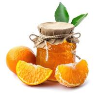 ai generiert ein Krug von hausgemacht Orange Marmelade mit frisch Orangen, isoliert auf ein Weiß Hintergrund. ai generiert. foto