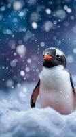 ai generiert Winter Niedlichkeit Pinguin auf schneebedeckt Terrain mit Zimmer zum Text Vertikale Handy, Mobiltelefon Hintergrund foto