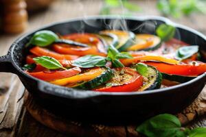 ai generiert traditionell Französisch Ratatouille mit Tomaten, Aubergine und Zucchini, oben Sicht, Kopieren Raum foto