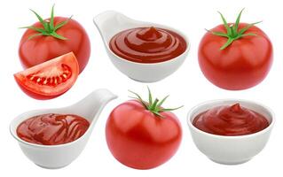 Ketchup im Schüssel und frisch Tomaten isoliert isoliert auf Weiß Hintergrund foto
