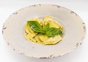 frisch und hausgemacht italienischer Stil Pasta Gericht foto