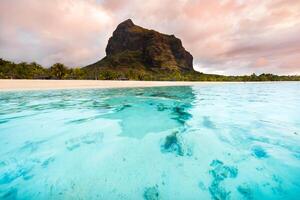 Strand auf le Mourne Brabant, ein UNESCO Welt Erbe site.coral Riff von das Insel von Mauritius foto