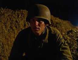 ai generiert Foto von heftig Soldat Mann im Heer Outfit und Helm im ernst gefährlich Krieg beim Nacht, generativ ai