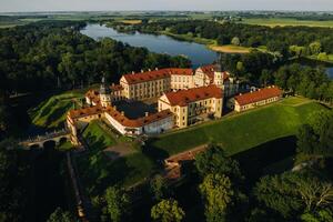 Sommer- Neswisch Schloss im das Stadt von nesvizh.belarus foto