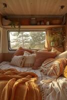 ai generiert das gemütlich Innere von das Schlafzimmer im das Wohnmobil. setzt zu Schlaf im ein Wohnmobil van foto