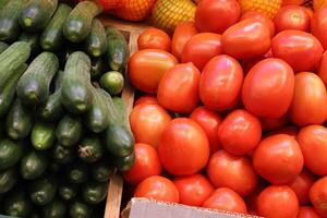 Gemüse, Früchte und Beeren sind verkauft beim das Basar im tel aviv foto
