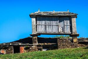 pravia, alt hölzern Gebäude benutzt wie Scheune. Asturien, Spanien foto