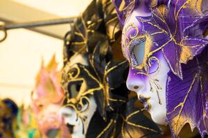 Souvenirs und Karneval Masken auf Straße Handel im Venedig, Italien foto