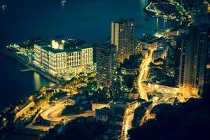 monte carlo im blick auf monaco bei nacht an der cote d'azur foto