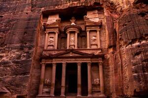Schönheit von Felsen und uralt die Architektur im Petra, Jordanien. uralt Tempel im Petra, Jordanien. foto