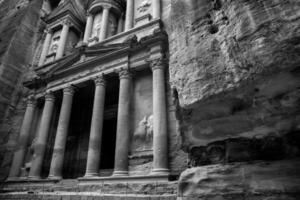 Schönheit von Felsen und uralt die Architektur im Petra, Jordanien. uralt Tempel im Petra, Jordanien. foto