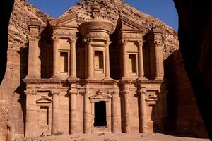 Schönheit von Felsen und uralt die Architektur im Petra, Jordanien. uralt Tempel im Petra, Jordanien. foto