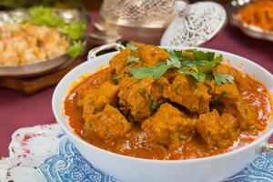 genießen das exquisit Lamm oder Rindfleisch Curry Rendang, bereit zu Sein genossen auf eid al-adha, Erfassen das Wesen von Feier im ein perfekt Foto, präsentieren kulinarisch Meisterschaft und festlich Genuss foto