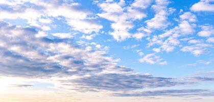 Blau Himmel Morgen Himmel auf ein Winter Morgen. foto