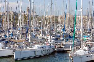 Yachten und Boote im das Hafen von Barcelona foto