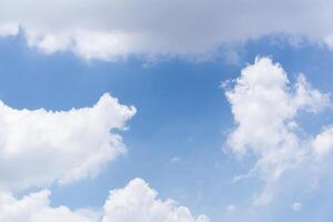 natürlich Himmel schön Blau und Weiß Textur Hintergrund. Blau Himmel mit Wolke. foto