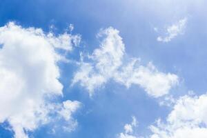 natürlich Himmel schön Blau und Weiß Textur Hintergrund. Blau Himmel mit Wolke. foto