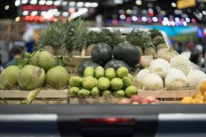 frisch produzieren auf Anzeige beim Markt Stall foto